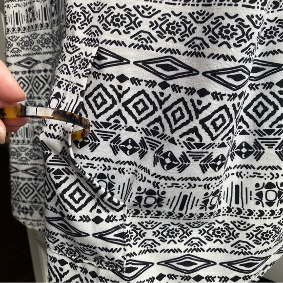 LulaRoe Sleeveless Tank with hood size Large - Picture 4 of 5